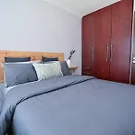 Ground Floor Apartment - Walk To The Beach!