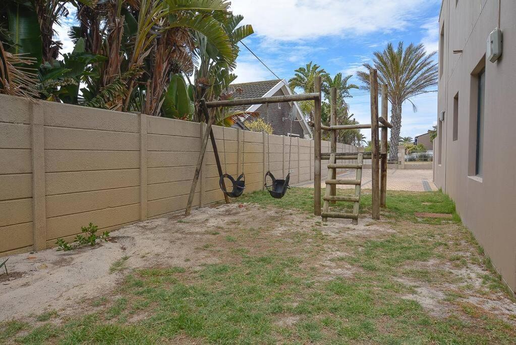 Apartment Ground Floor - Walk To The Beach!