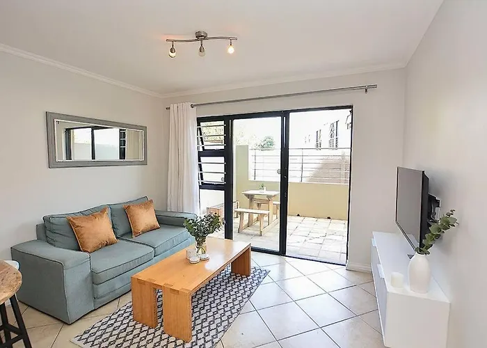 Ground Floor Apartment - Walk To The Beach!