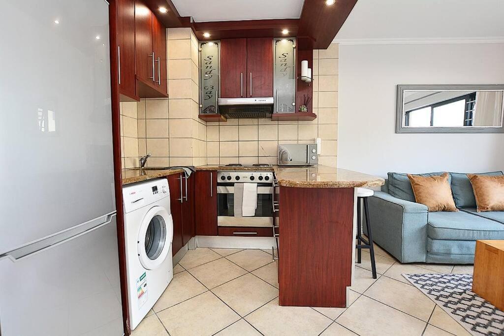 Ground Floor - Walk To The Beach! Apartment
