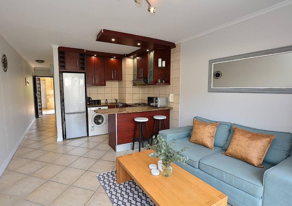 Ground Floor - Walk To The Beach! Kapstadt